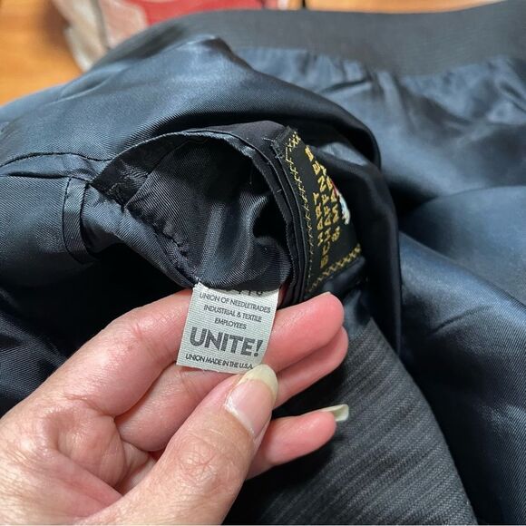 Hart Schaffner & Marx Dillarda black pin stripe Men’s blazer - Picture 3 of 9